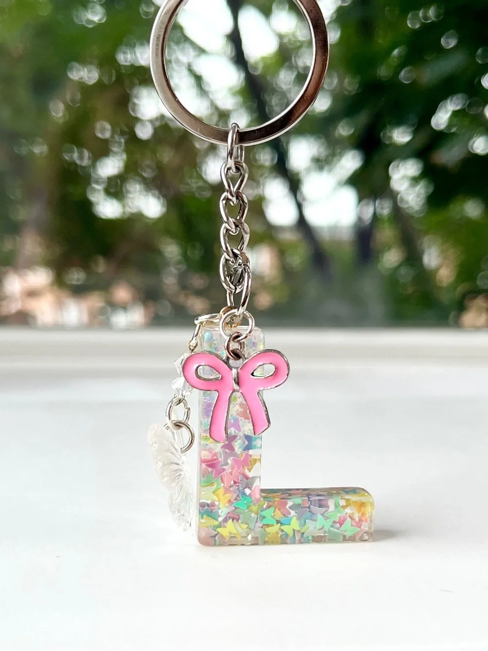 🦋 'L' Glitter Letter Keychain & Bag Charm with 🎀 Bow & Butterfly Accents